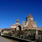 Pełnia wśród gór w pięknym monastyrze