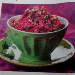 Rosyjska sałatka z buraków z orzechami i śliwkami